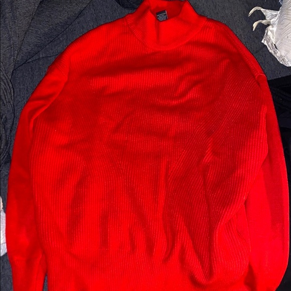 Perfect red Christmas sweater - Picture 2 of 2